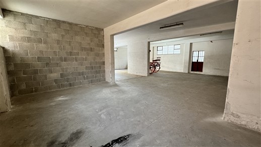 P  R  E  Z  Z  O     R  I  B  A  S  S  A  T  O  -  Locale Deposito con Spazio Esterno Privato